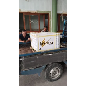 Lantai Keramik Essenza Granit Tile 60X60 Pecah Belah