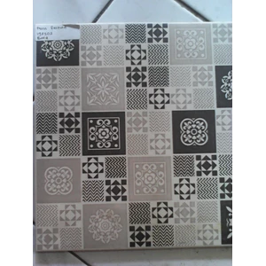 Ceramic tile bathroom floor 25x25 Mass Rectura 2