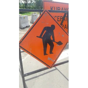 Rambu lalu lintas Ada Pekerjaan Jalan