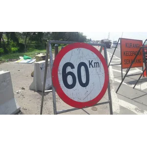 Rambu lalu lintas Kecepatan Maksimal 60 km