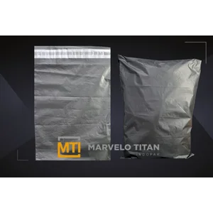 Plastik Polymailer Emboss Hitam – Plastik Packing Online Shop Tekstur Eksklusif & Permanent Seal