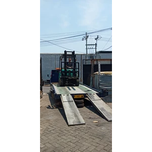 Jasa Angkutan Forklift Termurah di Surabaya