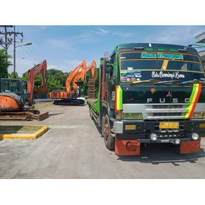 Jasa Rental Selfloader Surabaya By PT. Khatulistiwa Mandiri Logistik