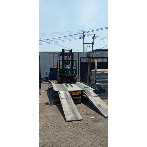 Jasa Sewa Selfloader Surabaya - Jakarta By PT. Khatulistiwa Mandiri Logistik