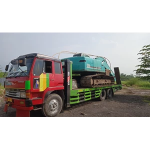 Towing Selfloader di Surabaya By PT. Khatulistiwa Mandiri Logistik