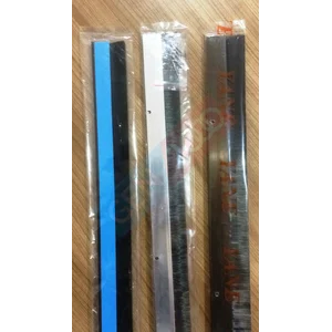 Aluminium or Plastic Door Brush Seal Lis Bulu Penutup Celah Pintu Dari Debu Bahan Silver Aluminium dan Plastik Coklat