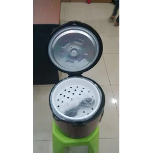 Penanak nasi peralatan makan lainnya