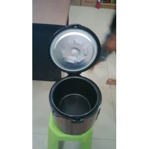 Penanak nasi peralatan makan lainnya