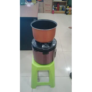 Penanak nasi peralatan makan lainnya