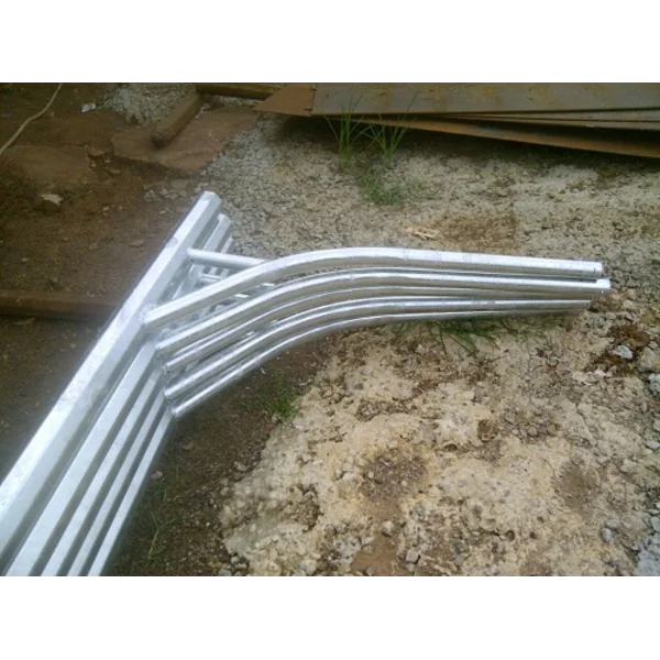 Tiang lampu jalan single ornament dekoratif