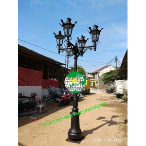 Classic Antique Light Pole