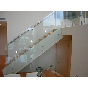 Railing Tangga kaca ekstra clear 10mm 