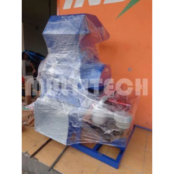  Mesin Pencacah Plastik Kapasitas 250 Sampai 300 Kg Per Jam 