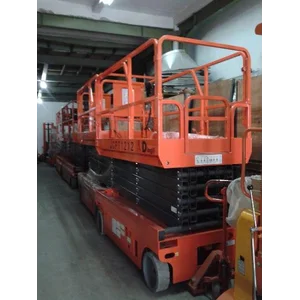 Mobile Vertical Lift Model Gunting Scissor Lift Tinggi 10 Meter sampai 16 Meter