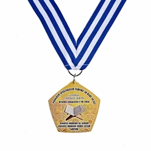 Medali Untuk Wisuda