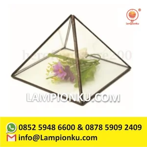 Pengrajin Vas Kaca Terrarium Prisma Segitiga Tanaman