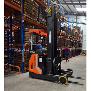 Forklift Reach Truck cap 2 ton tinggi 6 m Garansi Resmi PT Denko Wahana Sakti