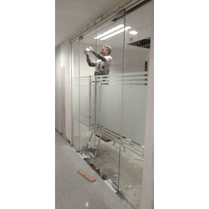 Pintu Kaca Swing Frameless Tempered