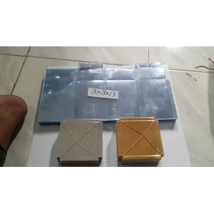 Plastik Mika Kemasan Souvenir Ukuran 9 x 9 x 13 cm Model Kupu Alas Emas & Perak