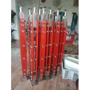 Pole rail8ng