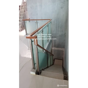 Railing tangga stainless kaca temperd sandblast