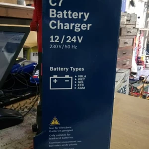 Cas Aki Mobil Battery charger merk BOSCH C7 12/24V