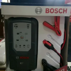 Cas Aki Mobil Battery charger merk BOSCH C7 12/24V