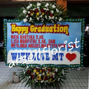 Karangan Bunga Papan Happy Graduation
