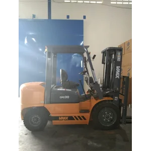 JAPANESE IZUZU FORKLIFT MACHINE CENTER