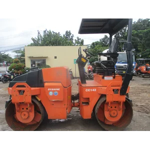Tandem Roller Dynapac CC142 Kapasitas 4 - 5 Ton Build Up Ex Japan