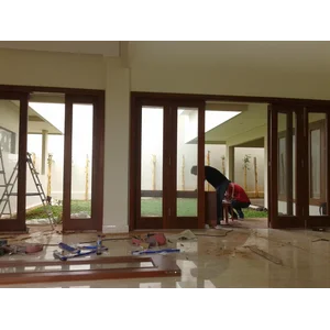 PINTU LIPAT PENYEKAT TAMAN
