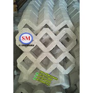 Grassblock lubang 8 (Paving Block / Conblock)