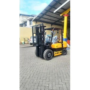 Forklift Diesel Vmax Kapasitas 3T Lifting Fork 3000 mm Engine Mitsubishi S4S Japan 
