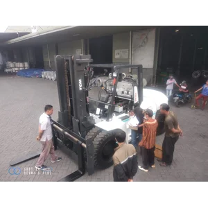 Forklift 10 ton TCM FD100Z8