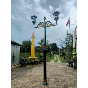 Classic Minimalist Garden Light Poles