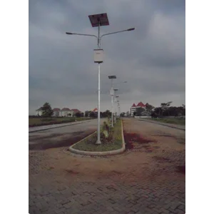 Tiang Lampu Tenaga Surya Oktagonal Double paraball 11m galvanis 