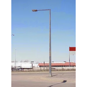 Tiang Lampu Oktagonal Single Angle