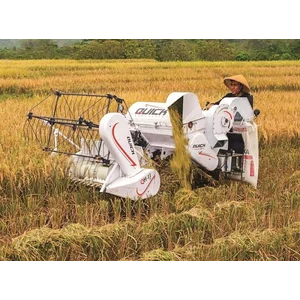 Combine Harvester (Mesin Pemanen Padi)