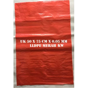 Kantong Plastik LLDPE Merah KW 50 X 75 X 0.05