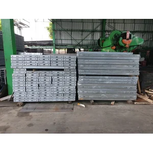Besi Guard Rail Pagar Pembatas Pengaman Jalan Raya dan Toll/Flex Beam Guardrail Type B Tebal 4.5mm SNI Aashto
