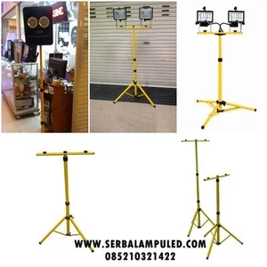 Portable floodlight poles 