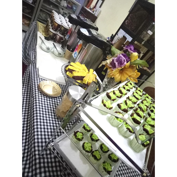 Kue Jajan Pasar Tradisional dan Snack Box By CV. Mahadewi