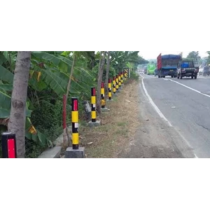 A pillar of iron delineator for safety of road vehicles