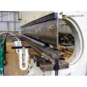 Tiang Lampu Sorot Metal Halide dan LED Hot Dip Galvanized