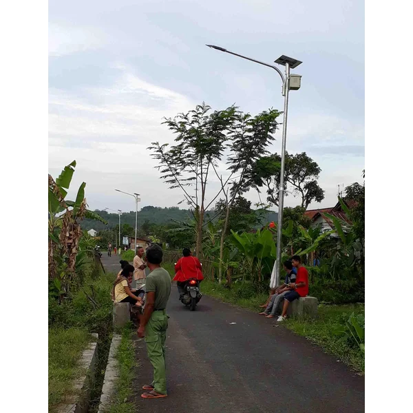 Lampu Jalan Led Tenaga Surya Pjuts Lithium Sni Tkdn