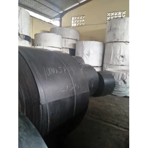 sabuk conveyor mengangkut batu bara