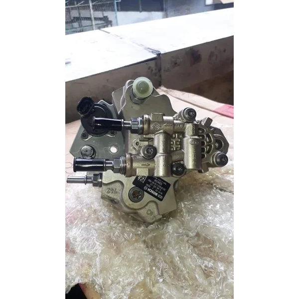 Supplay Pump Kobelco SK 200 8 Komatsu PC 20