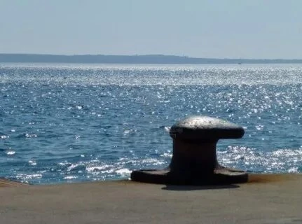 ??Bollard dermaga