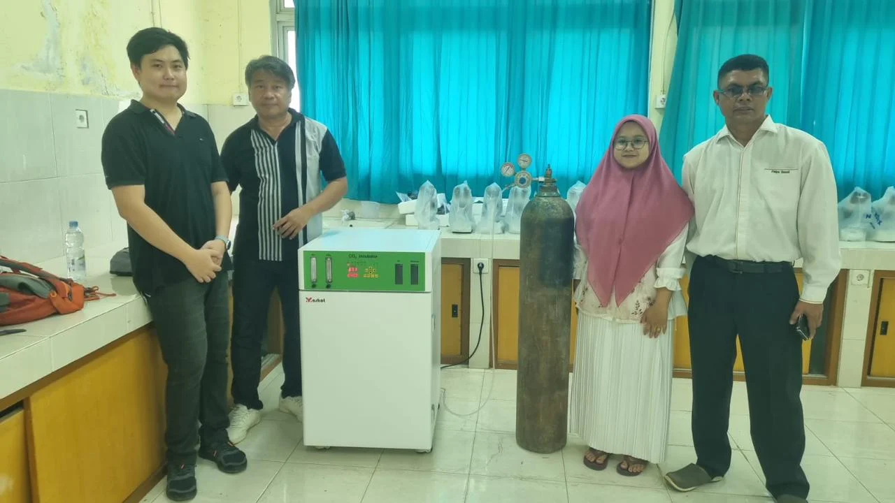 Pemasangan Co2 Incubator Universitas Andalas Padang - foto 1
